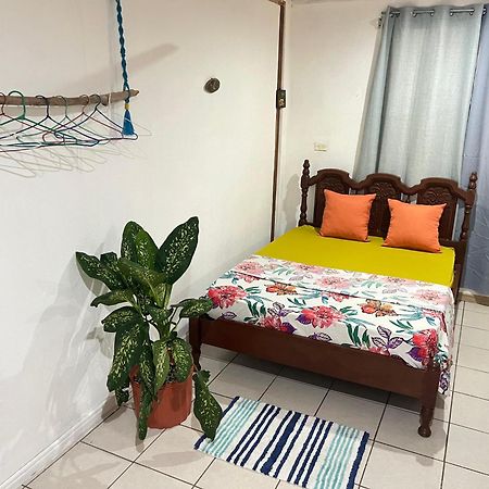 Mochis Appartement Quepos Buitenkant foto