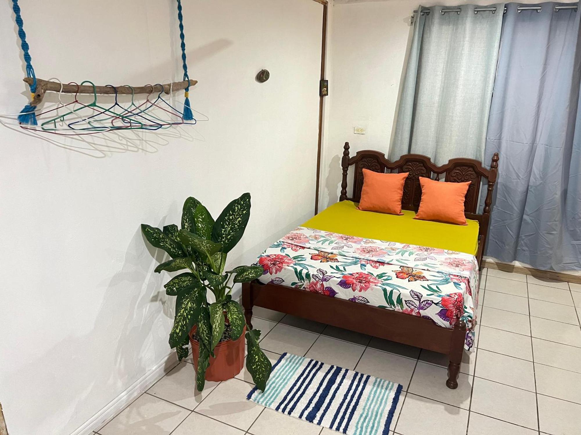 Mochis Appartement Quepos Buitenkant foto