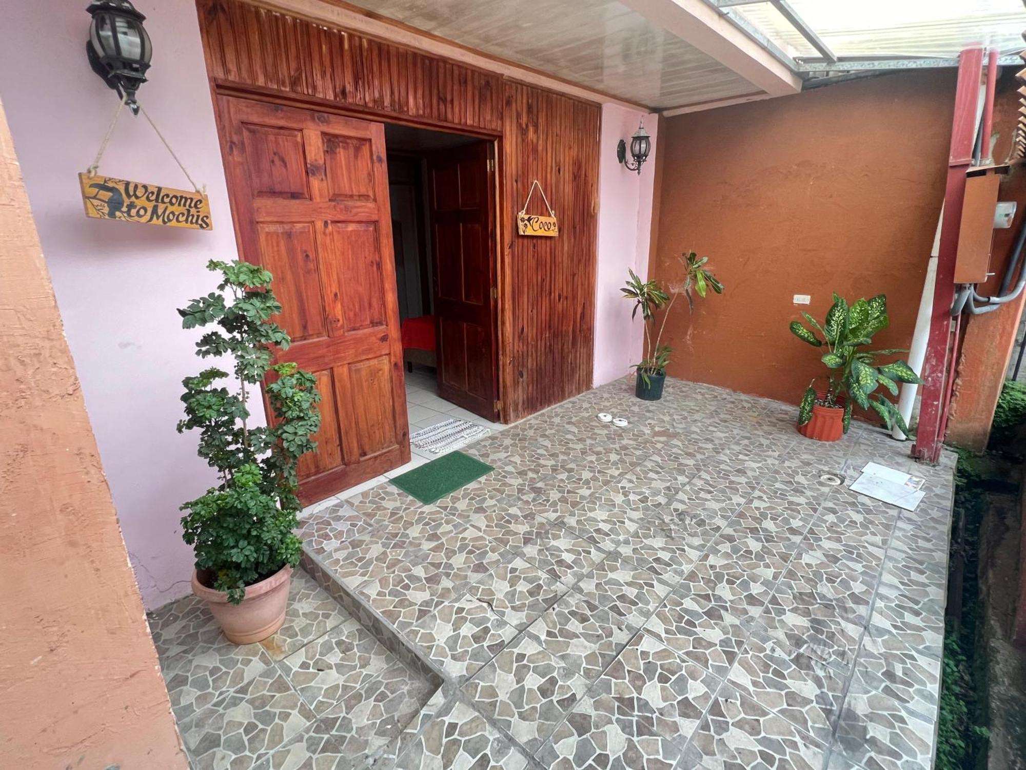 Mochis Appartement Quepos Buitenkant foto