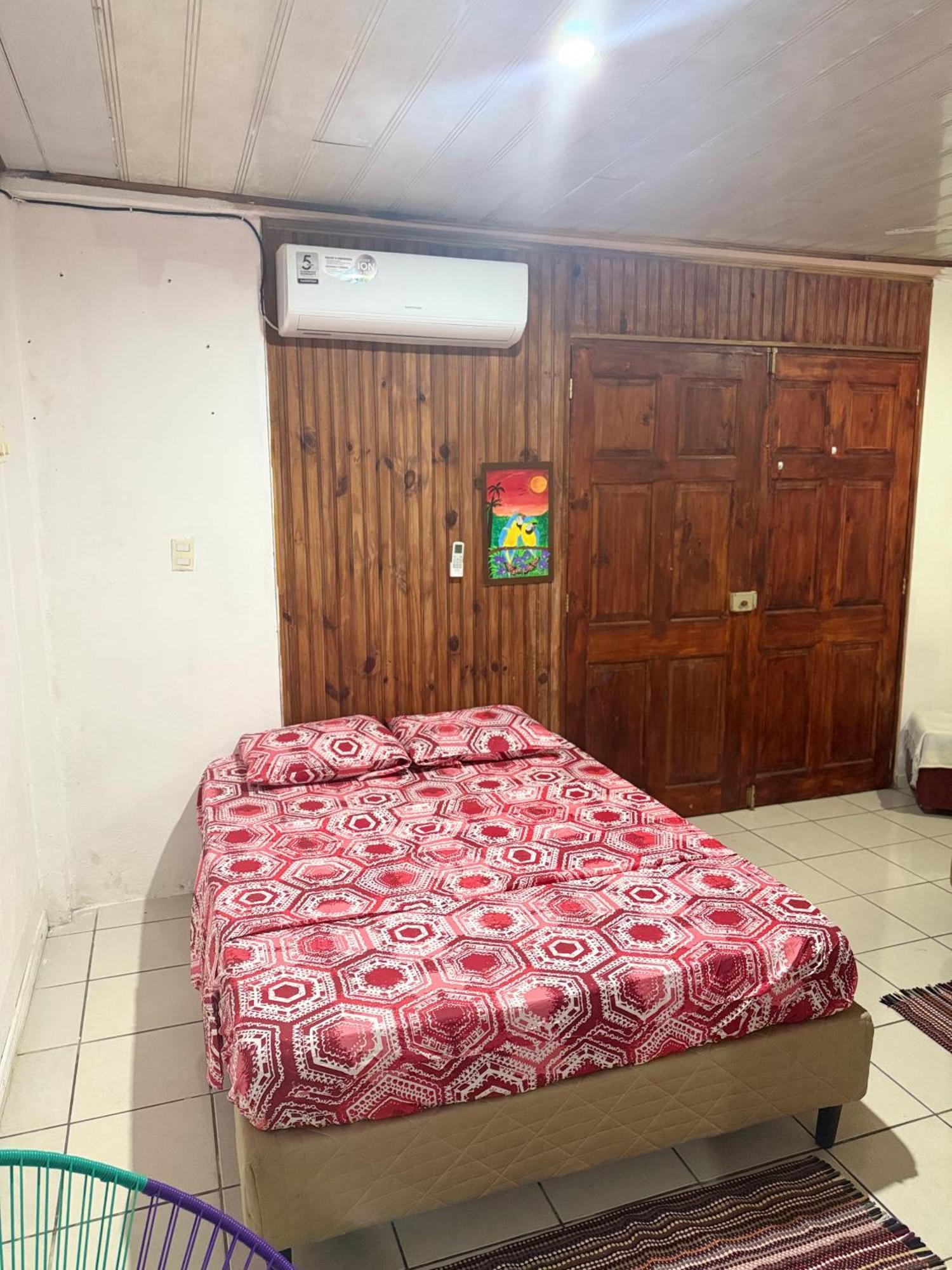 Mochis Appartement Quepos Buitenkant foto