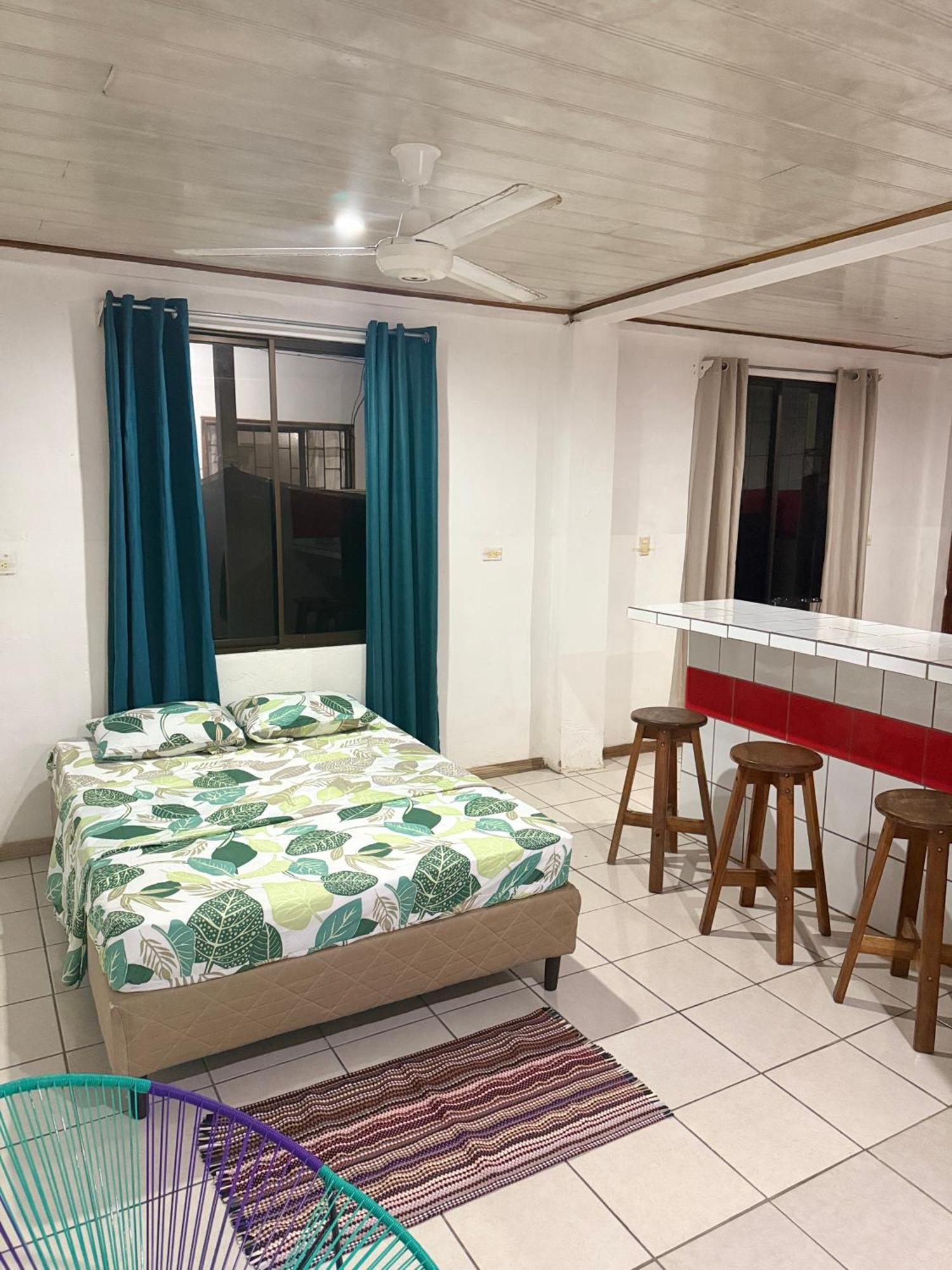 Mochis Appartement Quepos Buitenkant foto